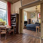 Met De Leeuwenkoppen Apartman