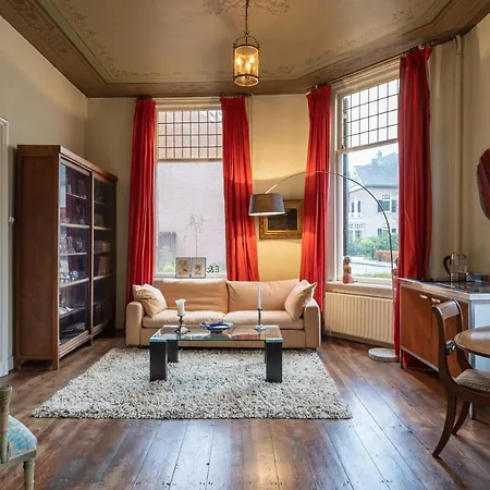 Appartement Met De Leeuwenkoppen