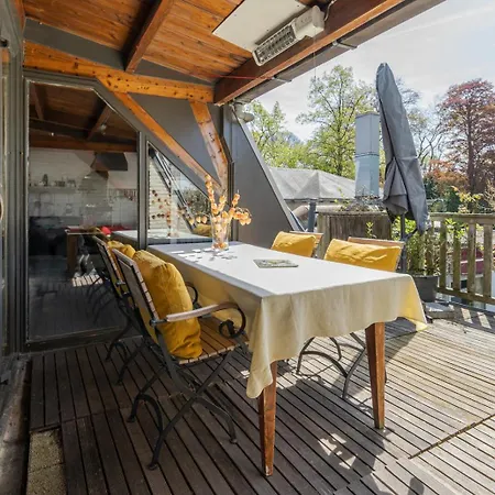 Met De Leeuwenkoppen Apartment