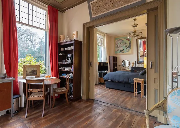 Met De Leeuwenkoppen Apartment