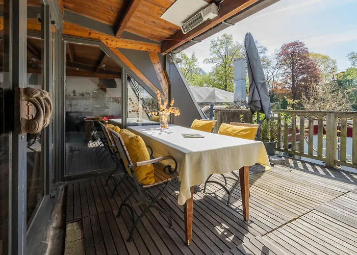 Met De Leeuwenkoppen Apartment