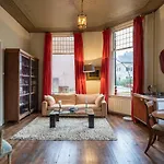Appartement Met De Leeuwenkoppen
